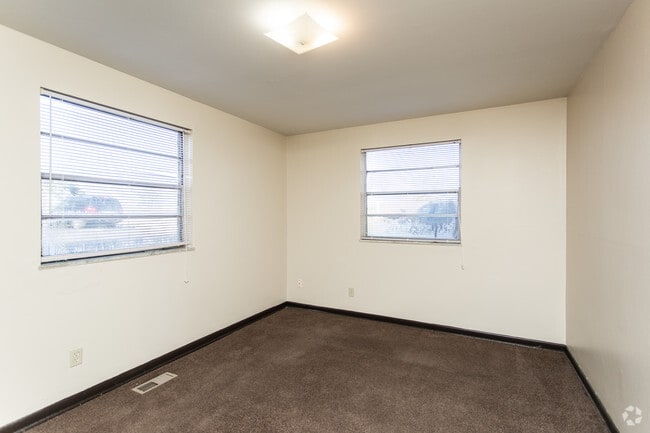1BR, 1BA - 650 SF