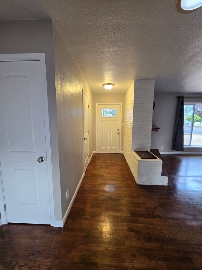 Photo - Pet Friendly Single Level 3 Bed 2 Bath Hom...