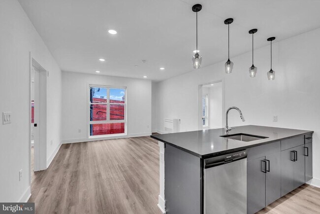 Building Photo - 330 Cecil B. Moore Ave Unit 404 Rental