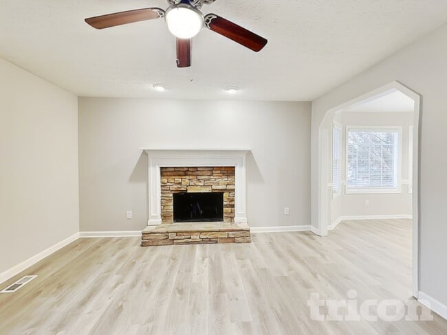 Photo - 200 River Walk