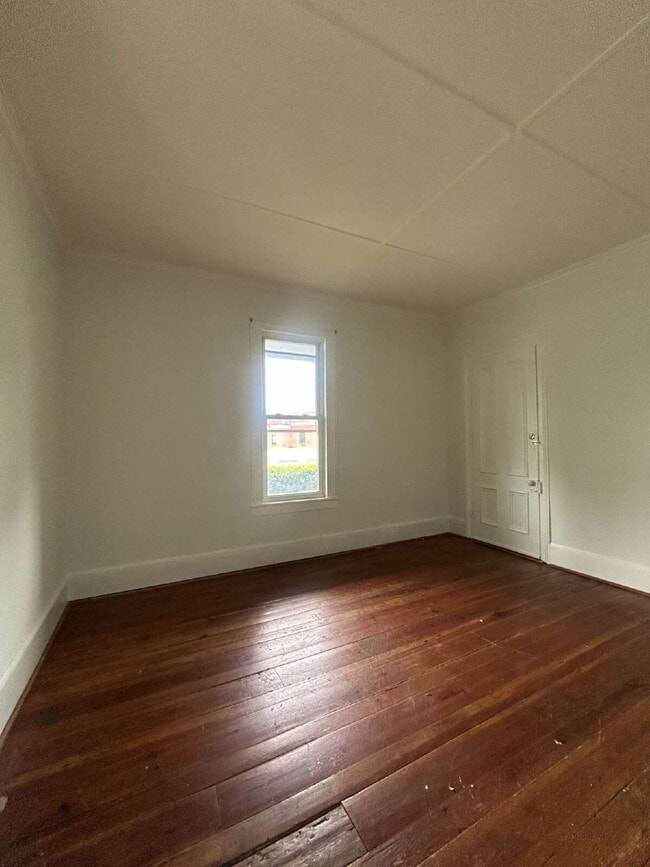 Photo - 2 Bedroom 1 Bath Apt with vaulted ceilings and updated appliances on ground level