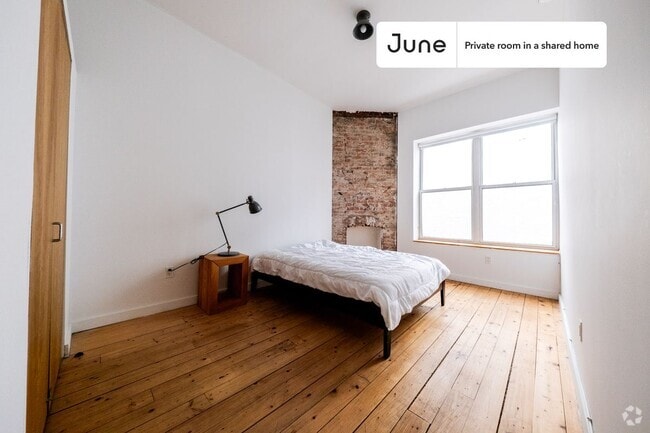 Building Photo - Private bedroom in 6 bed/2 bath Home