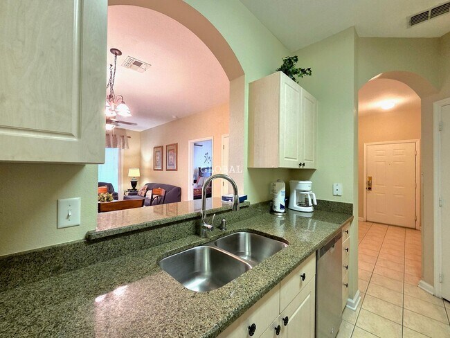 Photo - Spacious 3-bed, 2-bath Condo with Amenitie... Unidad 103