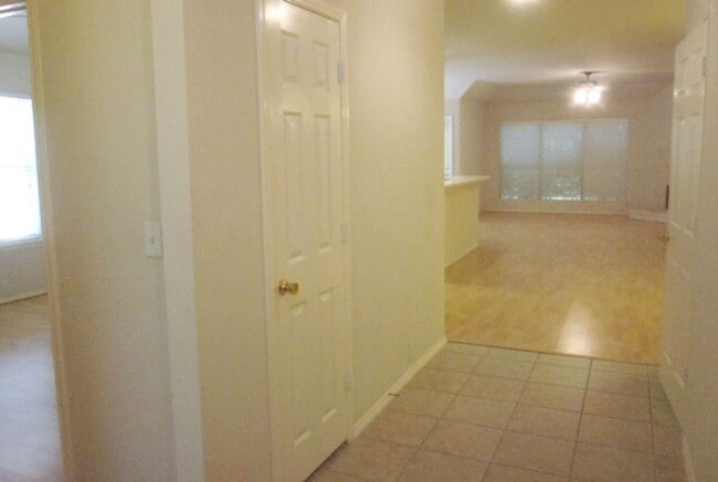 Photo - 2029 Oak Manor Dr