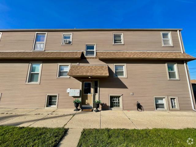 Building Photo - 1 bedroom in SCHILLER PARK IL 60176 Unit 6 Rental