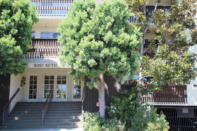 Building Photo - 9061 Keith Ave Unit 302 Rental