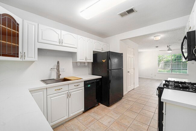 Building Photo - 1720 Libbey Dr Rental
