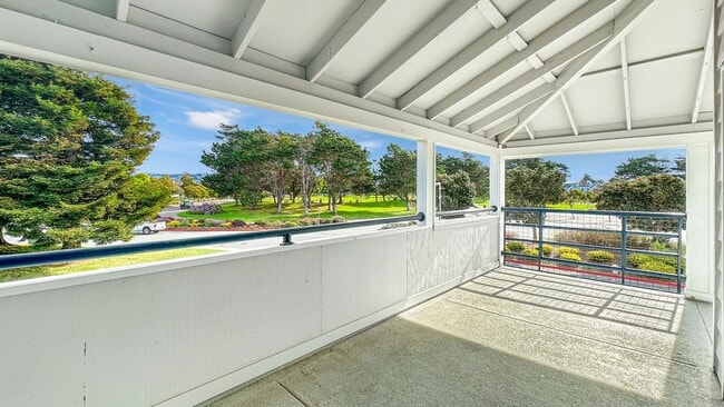 Photo - Exceptional Corner Unit w/ Wraparound Sout... Unidad 201