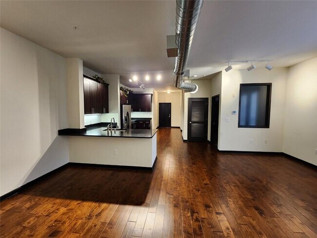 Photo - 5300 Peachtree Rd Unit 2212