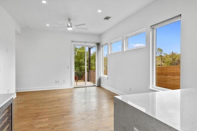 Photo - 4020 Valley View Rd Unit A