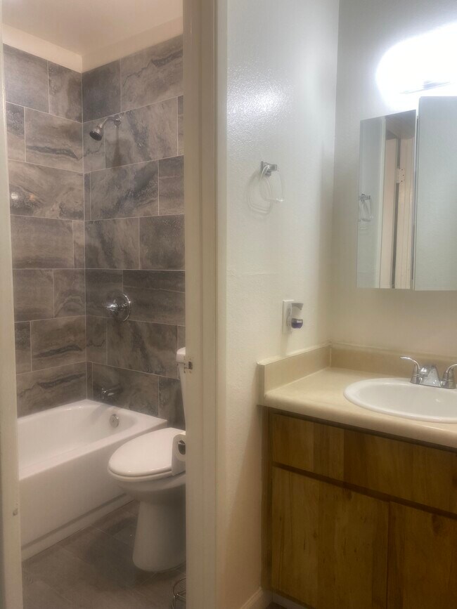 Photo - Desert Palms Apartments