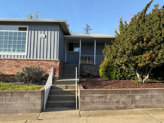 Photo - 4806 Lodi Way