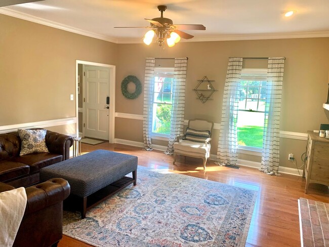 132 S Marion Dr