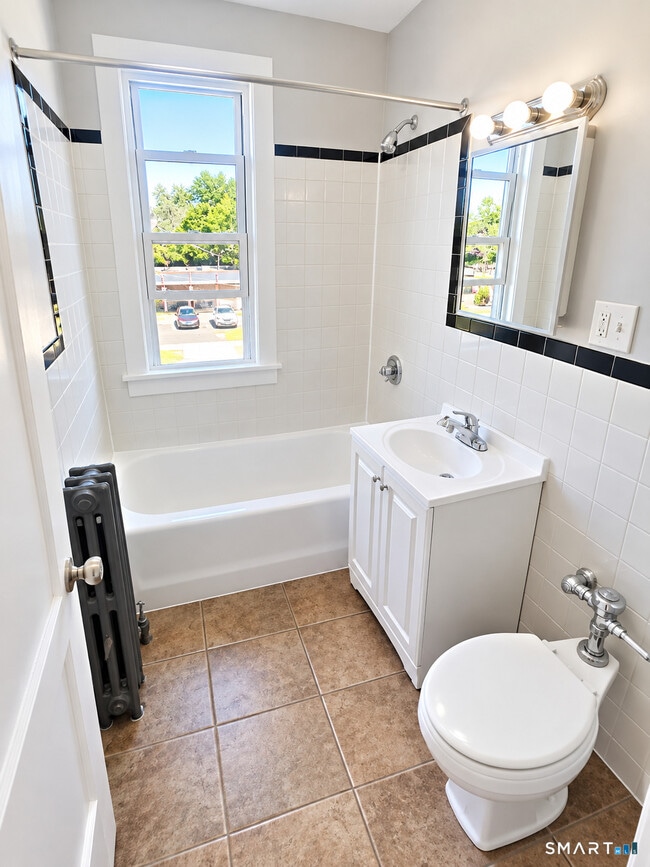 9 Evergreen Ave Unit B6