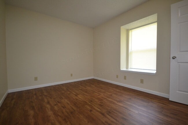 Photo - Hollister Apartments Unit 08