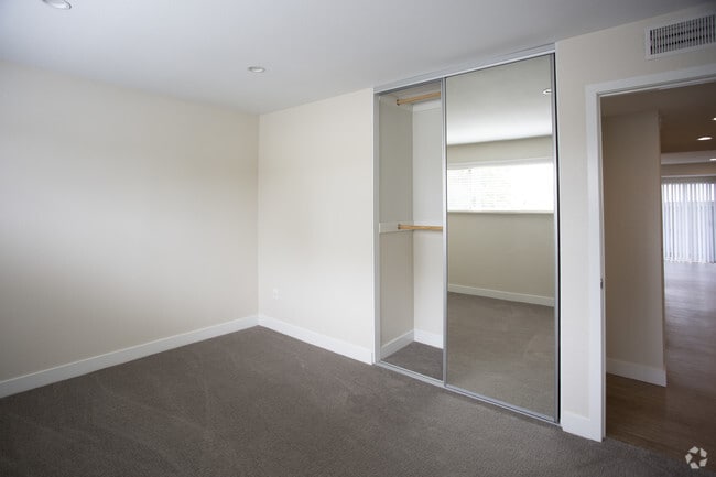 3BR, 2BA-1005 SF
