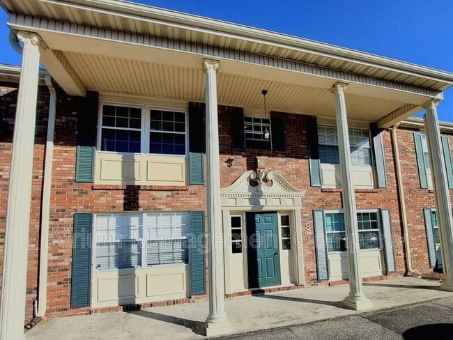 Building Photo - 1920 E Edgewood Dr