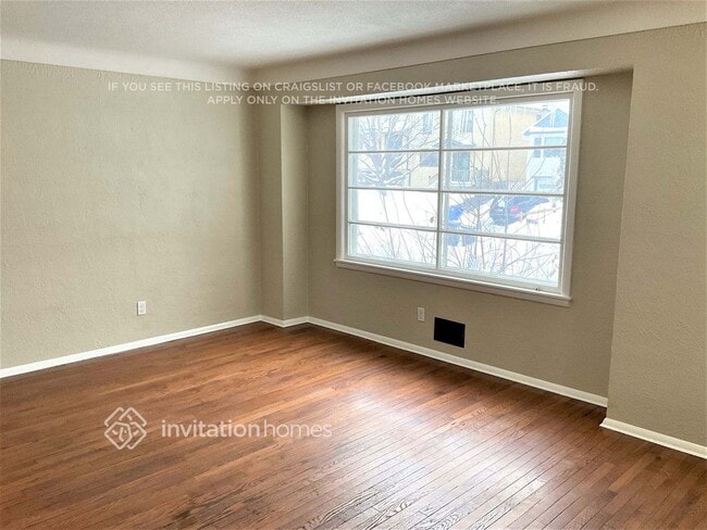 Photo - 875 Iroquois Ave