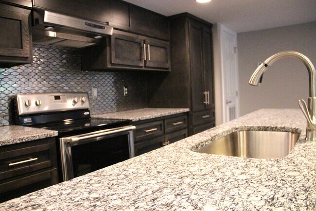 Photo - 2 Bed / 1 Bath Near Crieve Hall - McMurray...