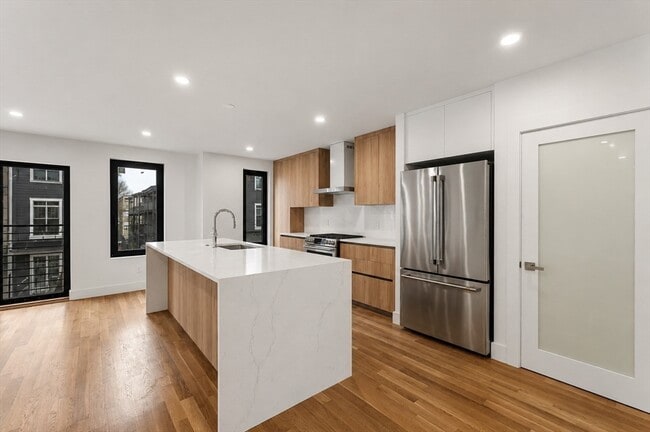 Photo - 2 Devine Wy Unit 2