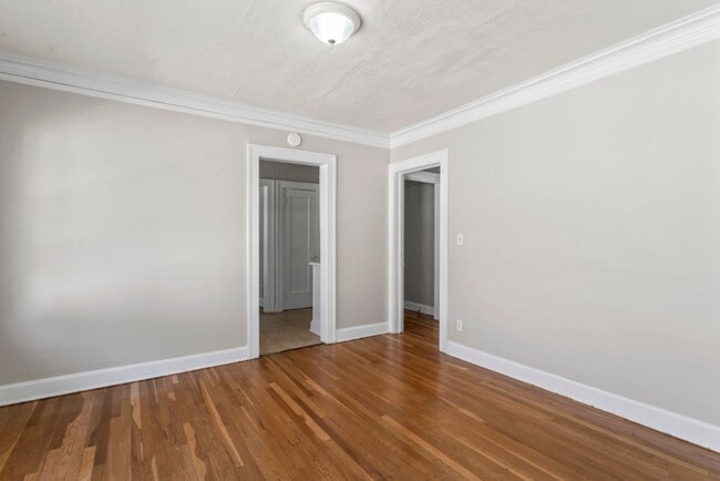 Photo - Charming 2-Bedroom Apartment Near UMKC – H...
