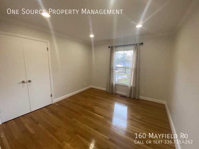 Photo - 160 Mayfield Rd NW