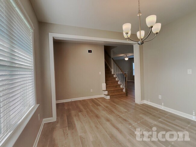 Photo - 335 Lasswade Ct