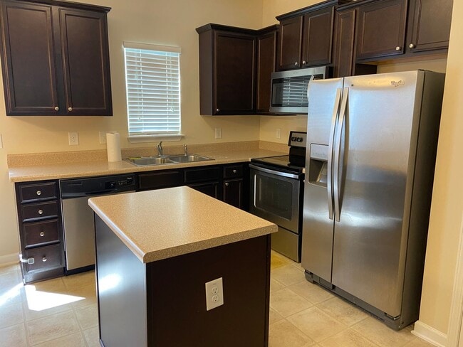 Photo - ~ Beautiful townhome in Mackintosh on the Lake ~