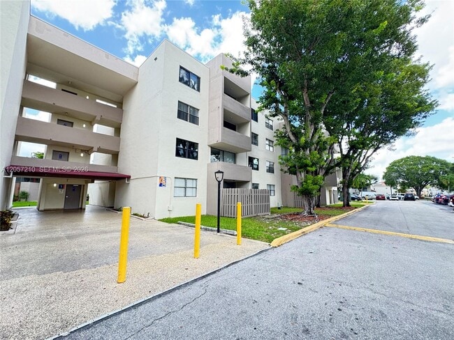 Building Photo - 8000 SW 149th Ave Unit A308