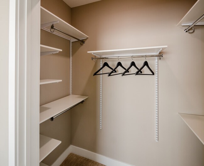 Signature Collection Closet Organization Systems