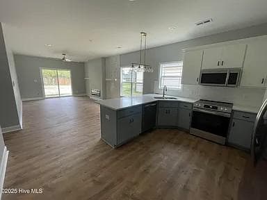 Photo - 2531 Jones St