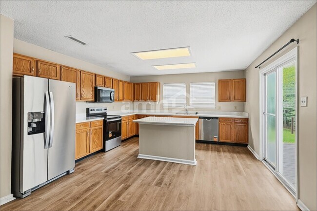 2324 Shadowbrook Dr