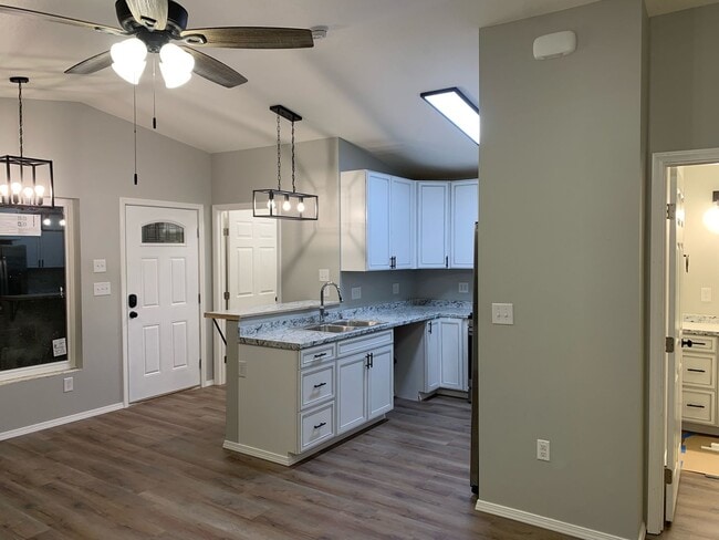 Photo - 1 Bedroom/1 Bathroom -- Fantastic Palmer Location!