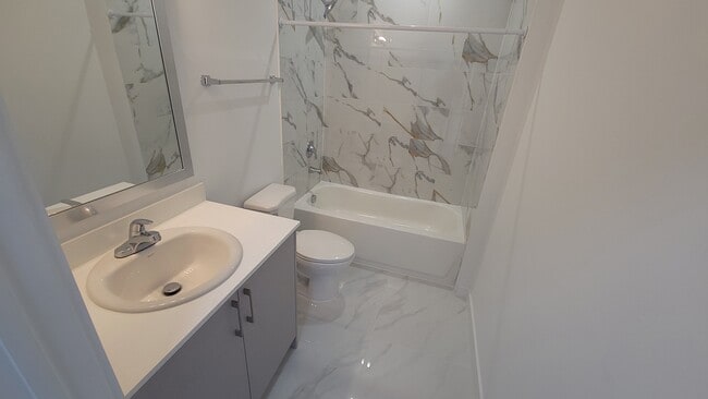 Photo - 858 E 27th St Unit B8