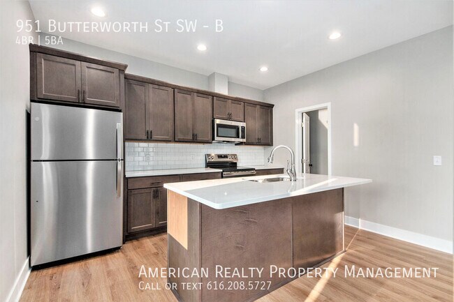 Photo - 951 Butterworth St SW Unit B