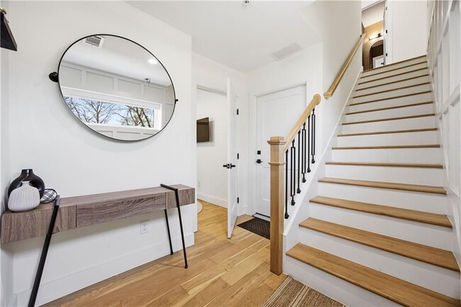 Photo - 434 Markham St SW