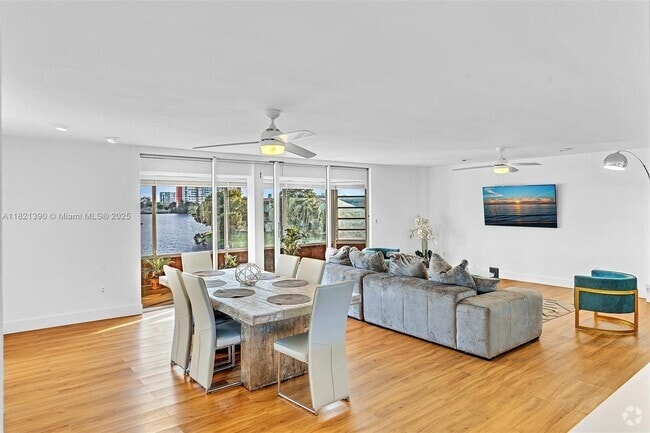 Building Photo - 1350 NE 191st St Unit B307 Rental