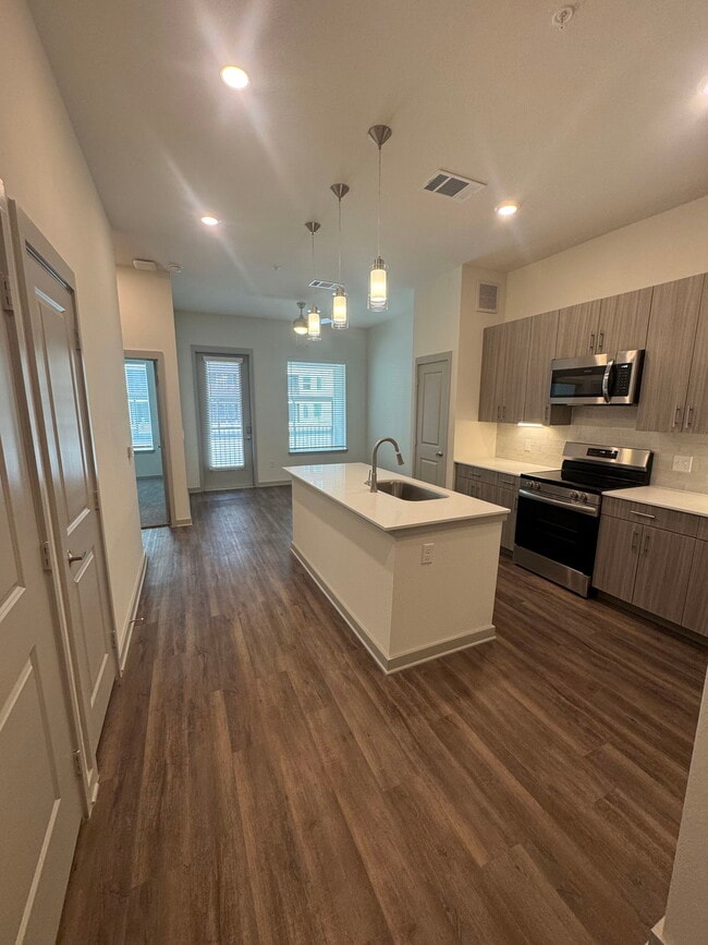 Building Photo - 1000 Persimmon Dr Unit 3106