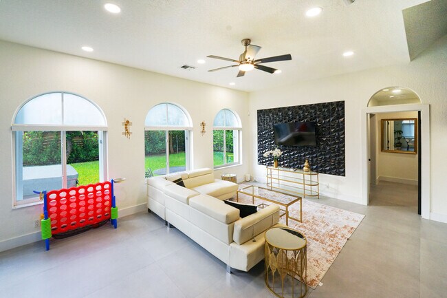 Photo - 2609 Center Ave Unidad ID1369657P