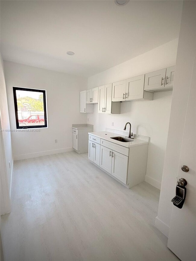 Building Photo - 75 Glen Royal Pkwy Unit 3