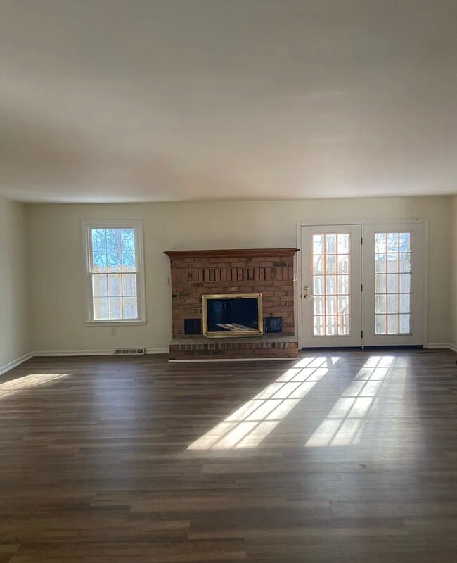 169 Williamsburg Ct