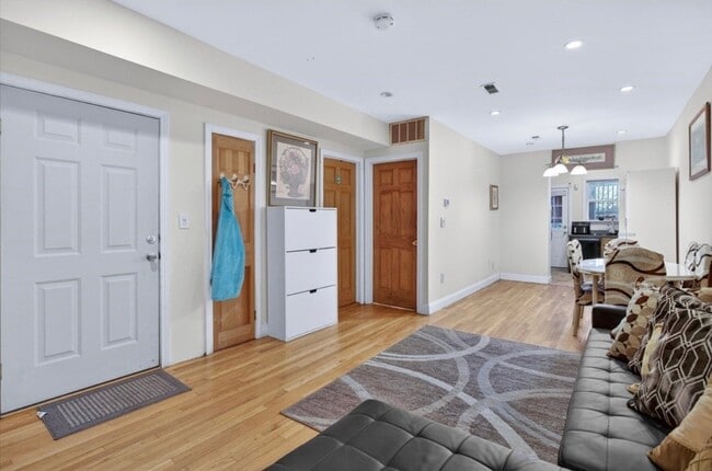 Photo - 7 Chesterton St Unit 1