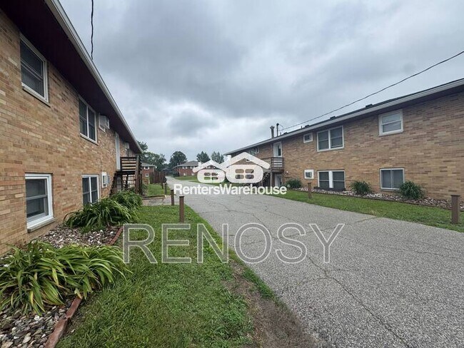 Photo - 110 NW College Ave