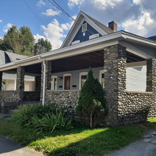 10 Parsons St