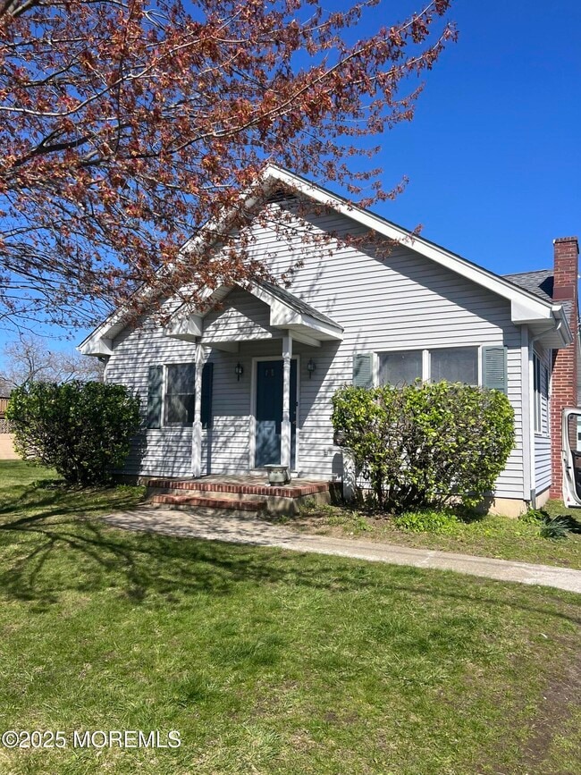 465 Adrian Ave
