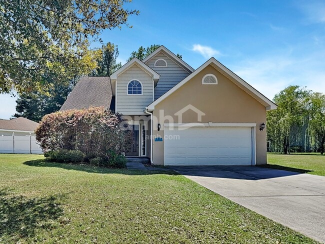 Building Photo - 830 Hyacinth Cir