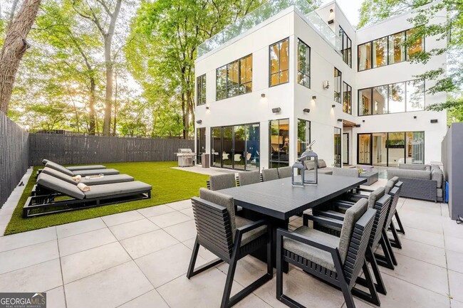 Photo - 818 Verner St NW