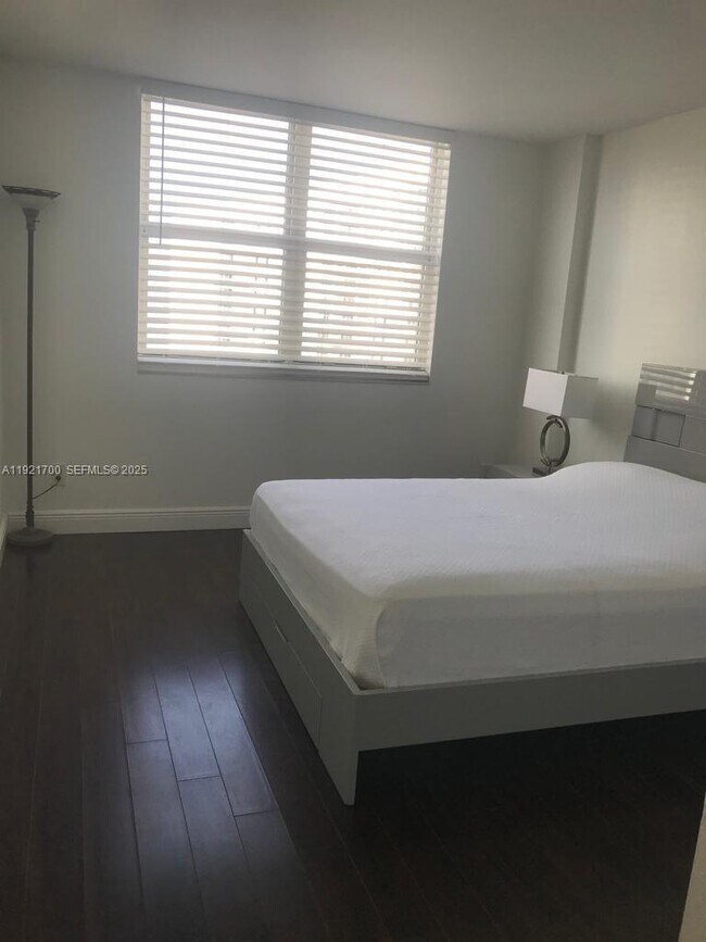 Photo - 770 Claughton Island Dr Unidad 1404