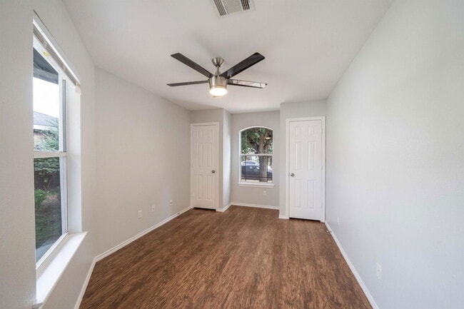 Photo - 3002 Crownover St