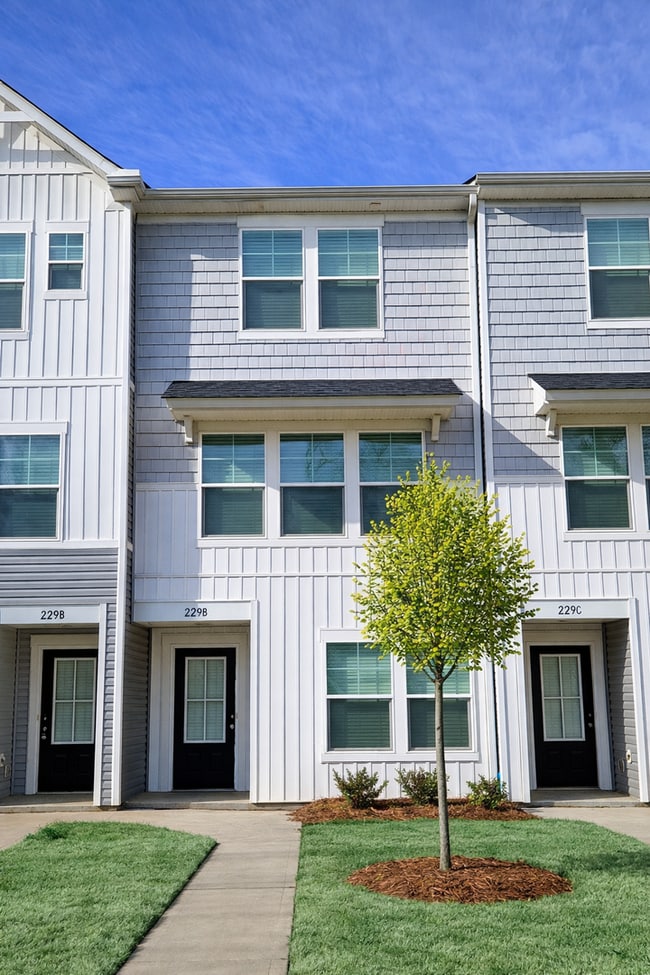 Building Photo - Brand New Townhome | 3 BR/3.5BA | 1-Car Garage | Near Downtown Mooresville